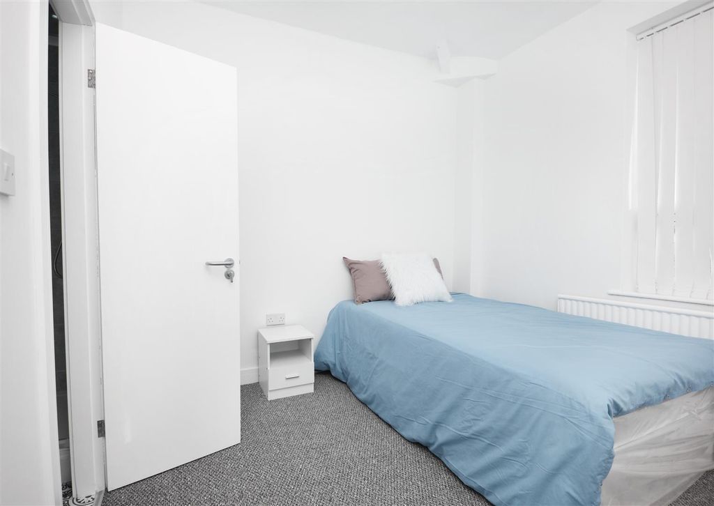 Property photo 3 of 21 30.Jpg