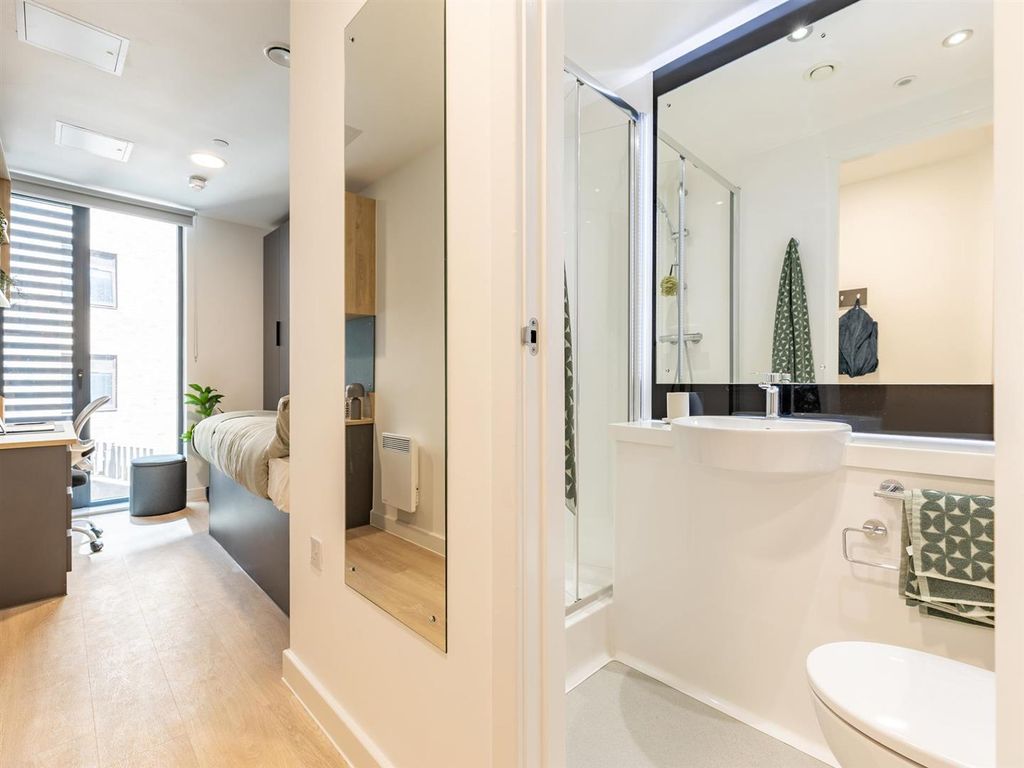 Property photo 1 of 27