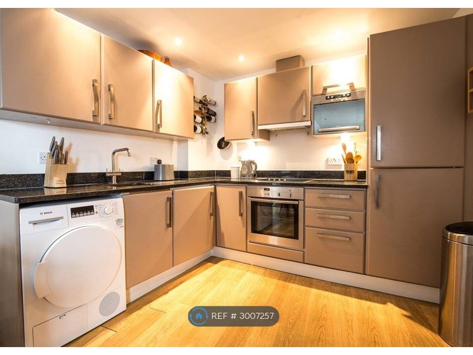 Property photo 2 of 12 Living Room/Kitchen