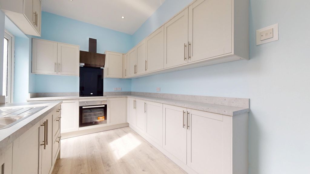 Property photo 2 of 19 5244014