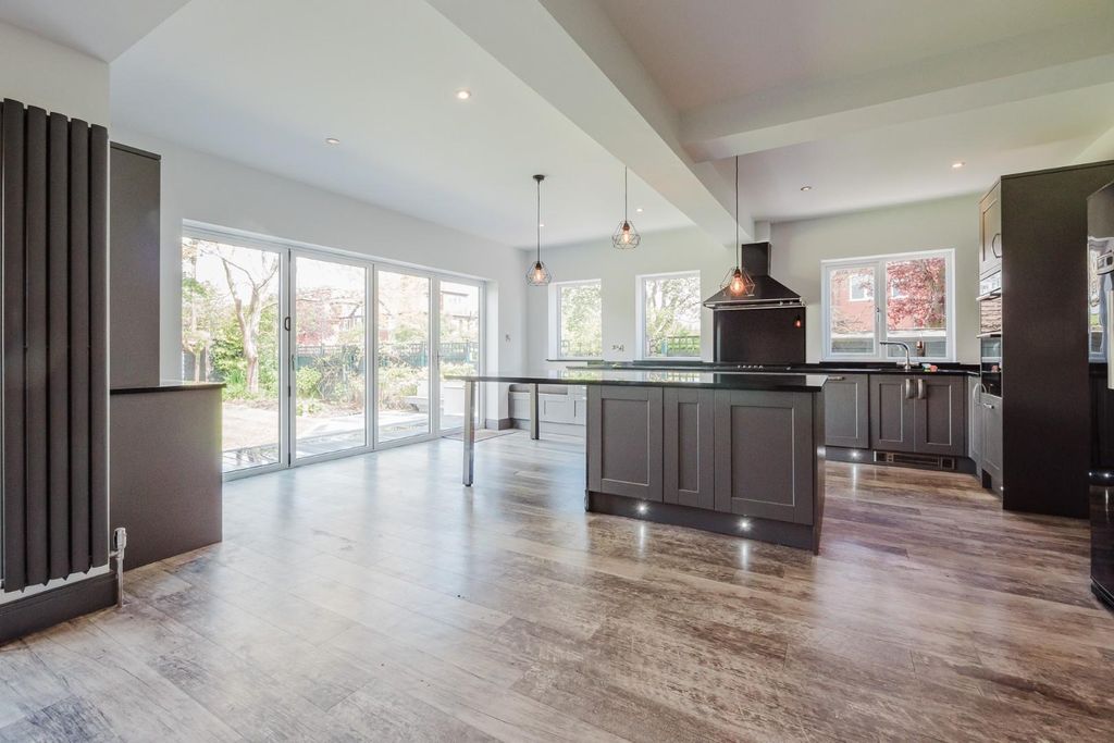 Property photo 3 of 42 Breakfast Kitchen