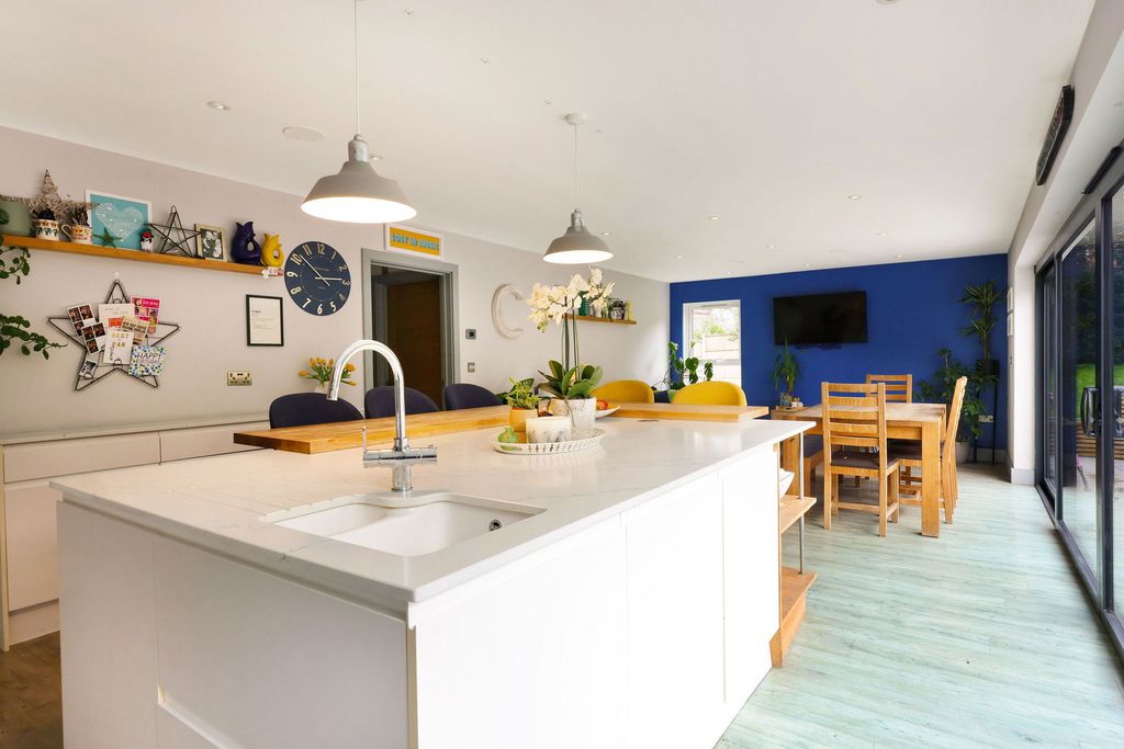 Property photo 3 of 25