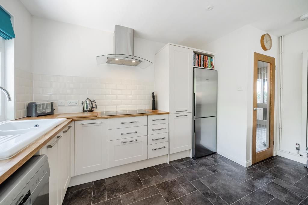 Property photo 3 of 19 Kitchen
