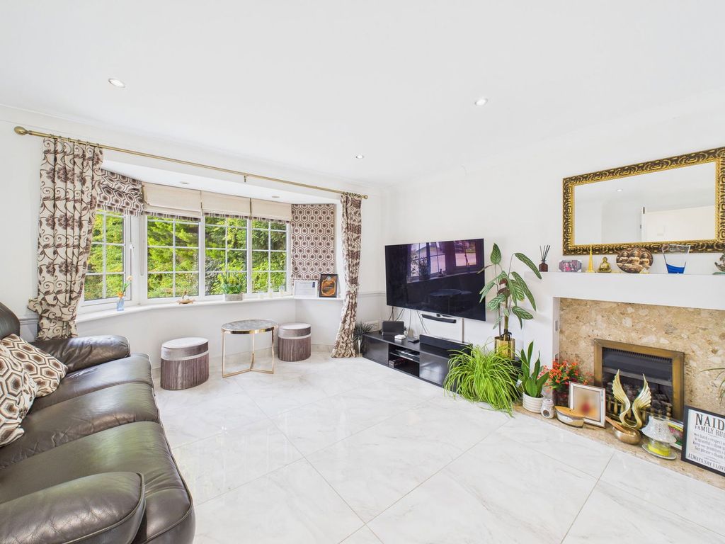 Property photo 3 of 32