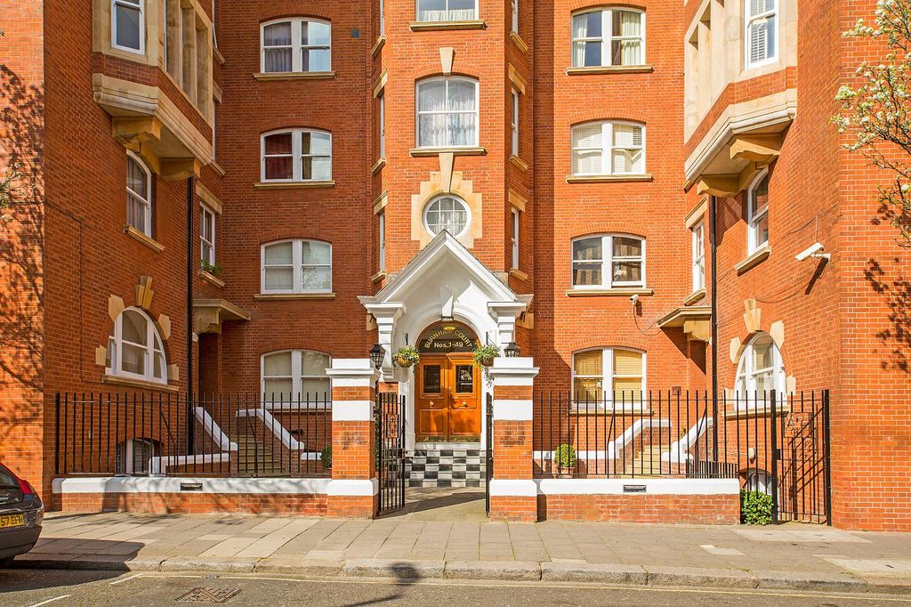 Property photo 2 of 2 External