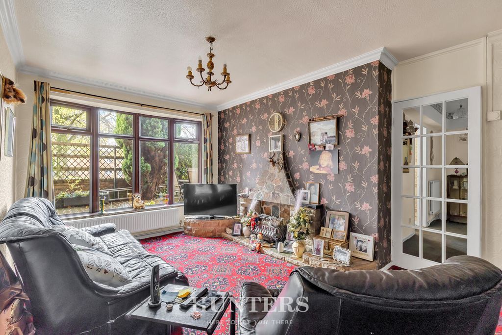 Property photo 3 of 20 Living Room