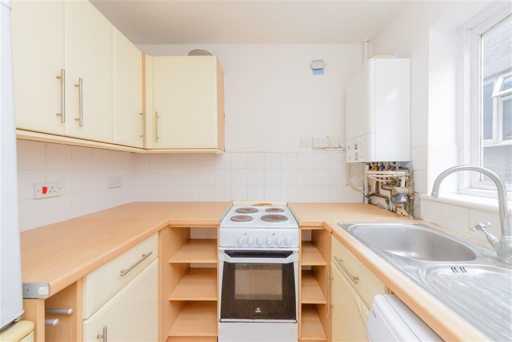 Property photo 3 of 7 Kitchen