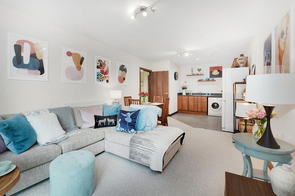 Property photo 3 of 11 Living Room