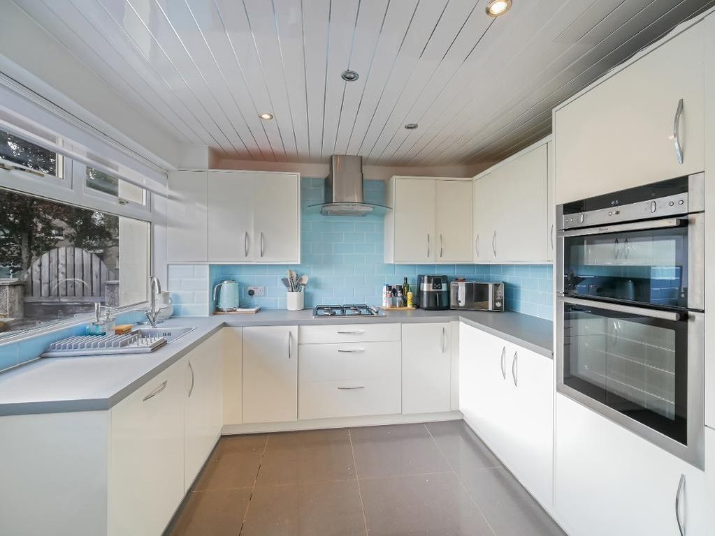 Property photo 3 of 20 Kitchen