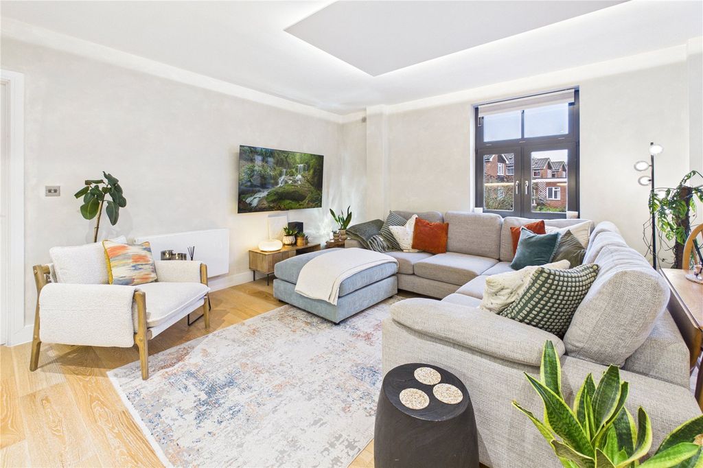 Property photo 3 of 19 Living Room