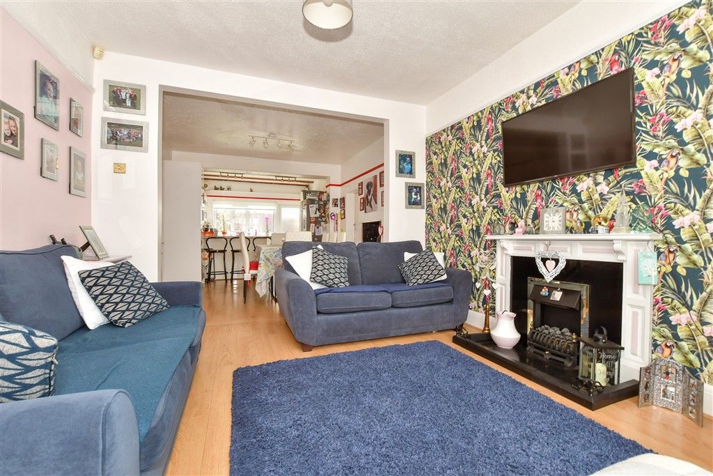 Property photo 1 of 15 Lounge
