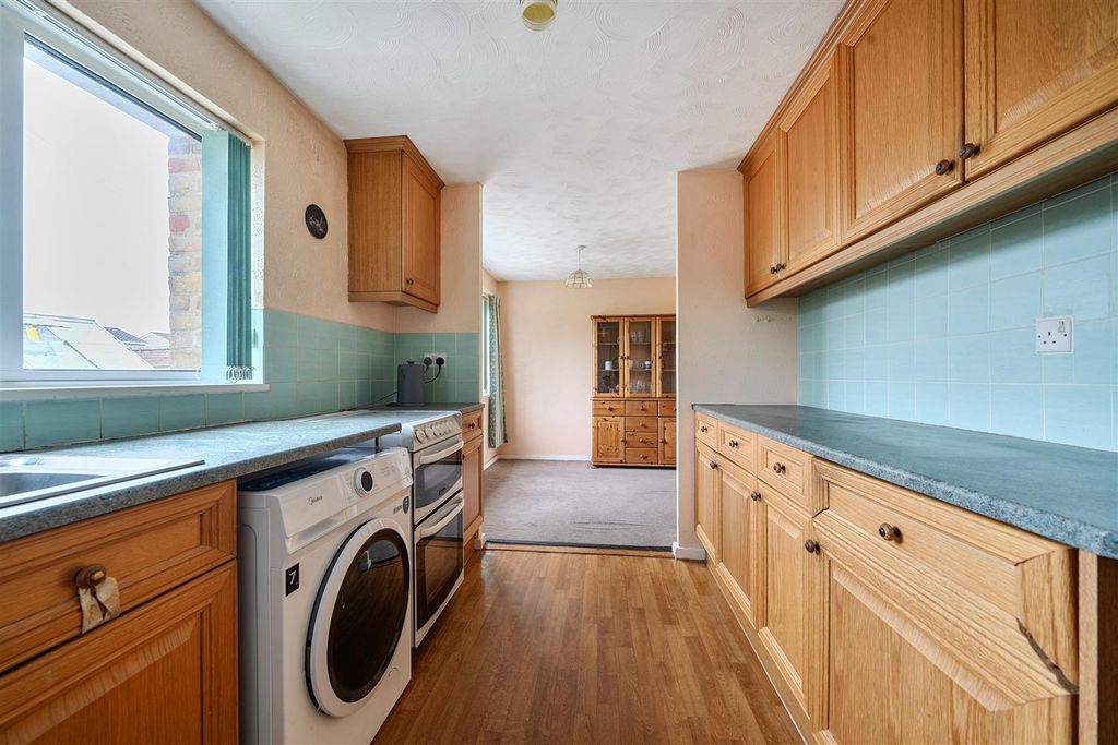 Property photo 3 of 12 Kitchen