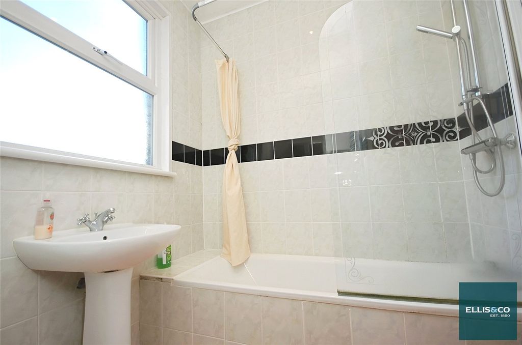 Property photo 2 of 6 Picture No. 11