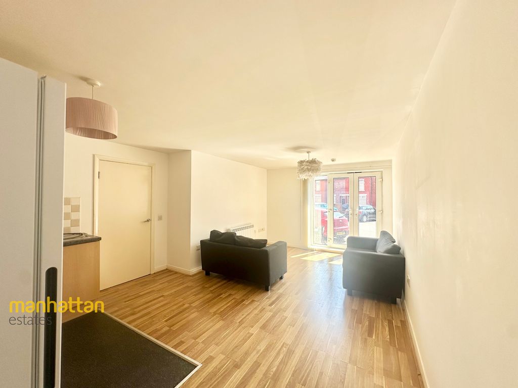 Property photo 3 of 11 Lounge / Kitchen