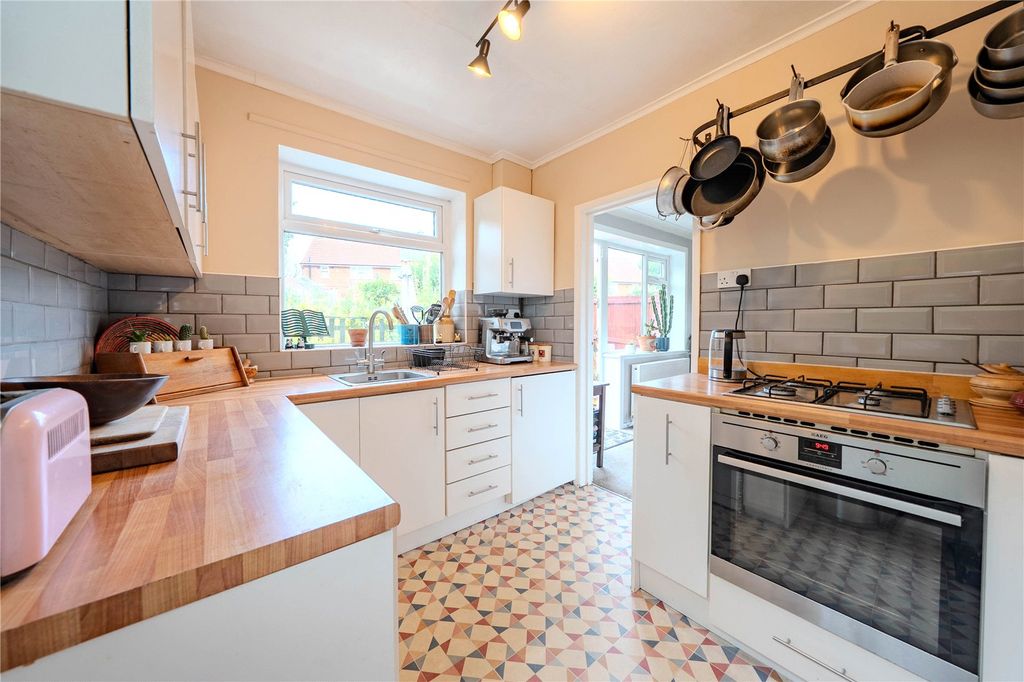 Property photo 3 of 27 Picture No. 02