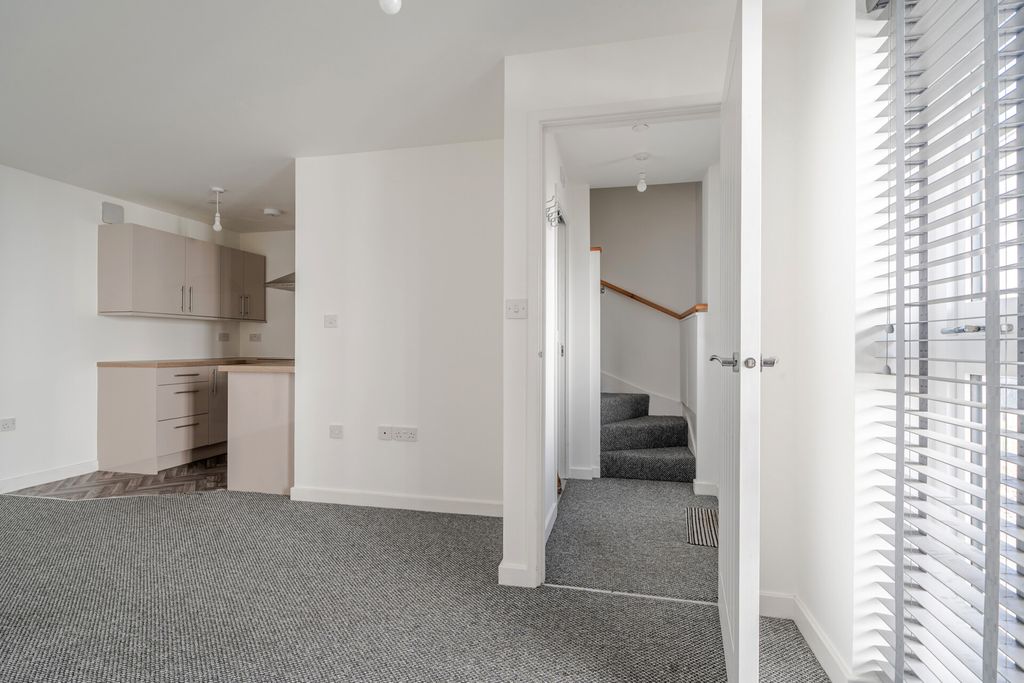 Property photo 3 of 20 Ground Floor