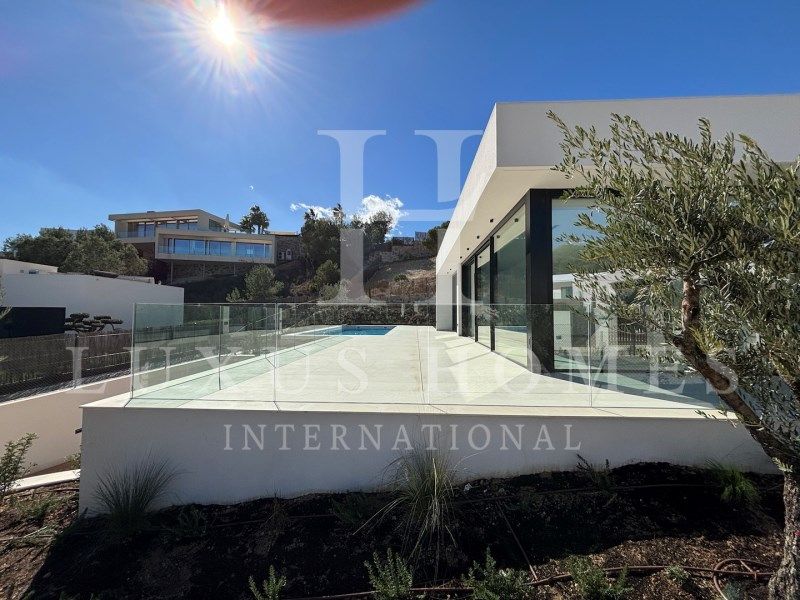 Property photo 2 of 40