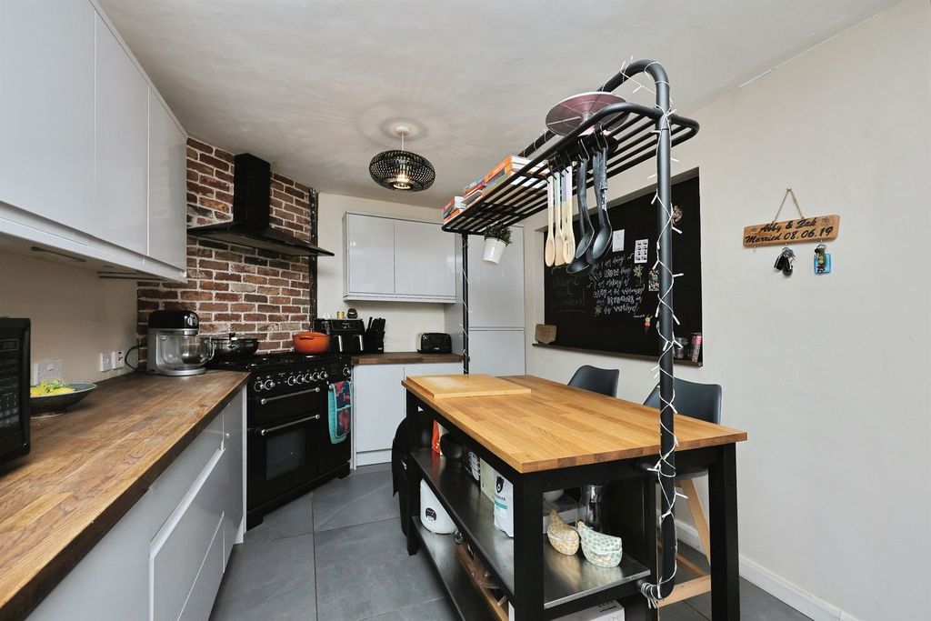Property photo 3 of 18