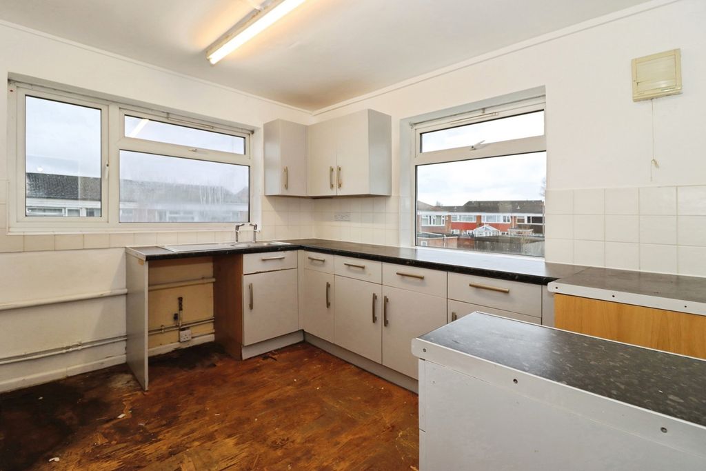 Property photo 2 of 18 Kitchen