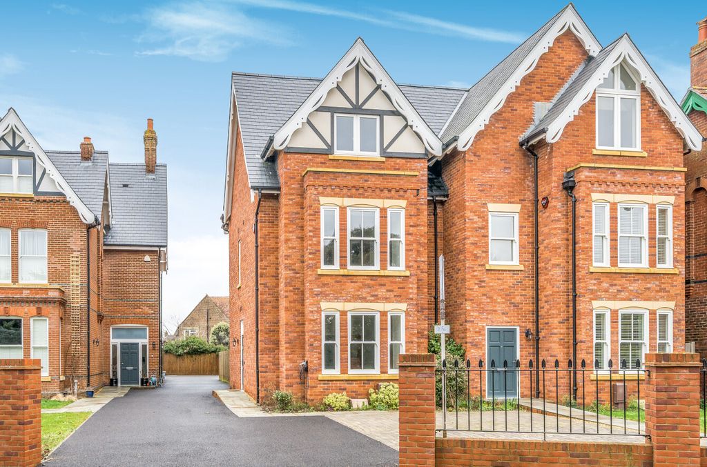 Property photo 1 of 17 1404919-2-6978cd9...