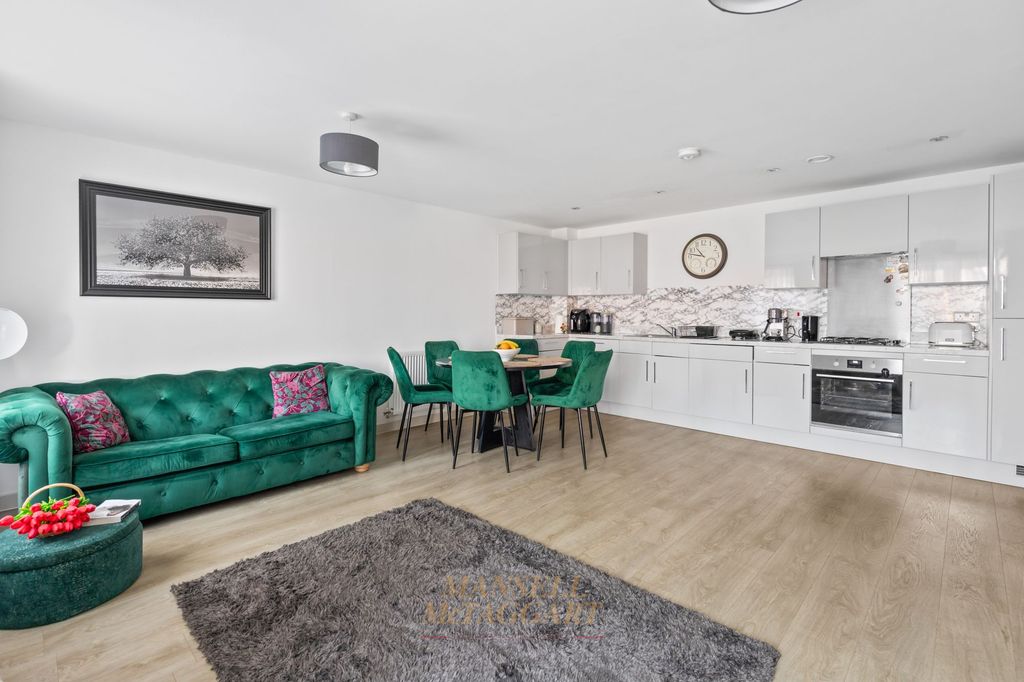 Property photo 2 of 18