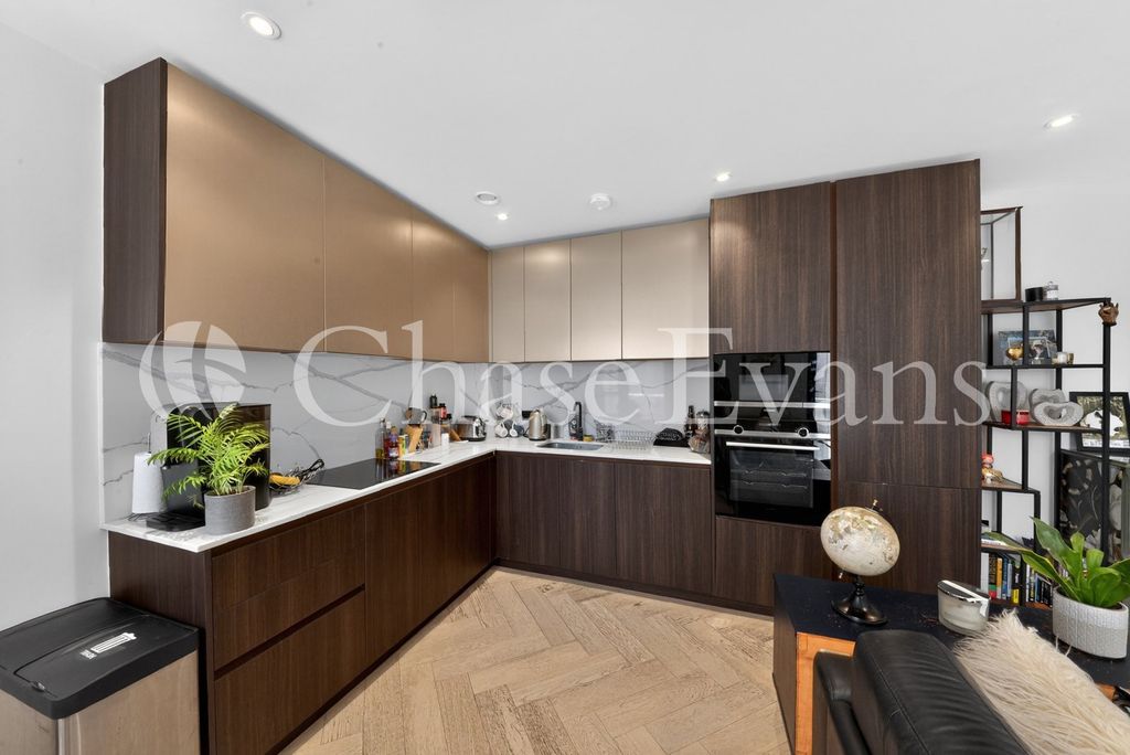 Property photo 2 of 17 Kitchen
