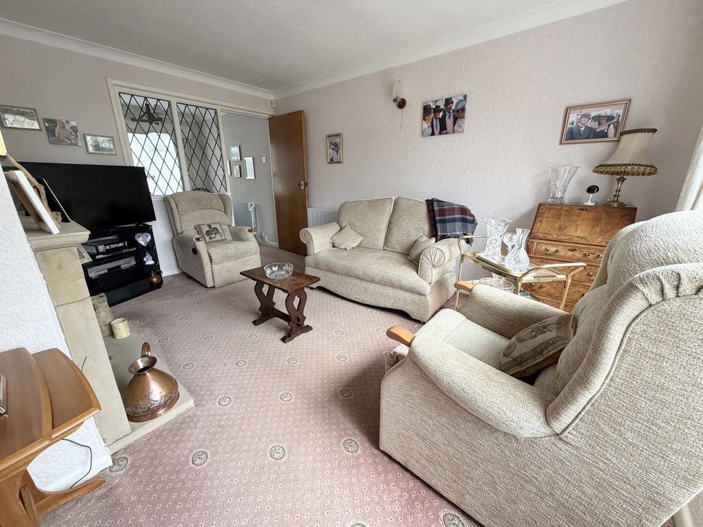 Property photo 2 of 20