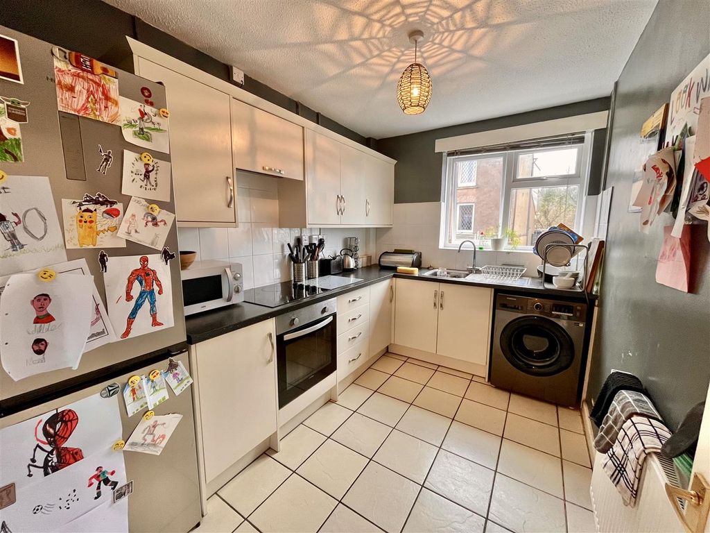 Property photo 2 of 16