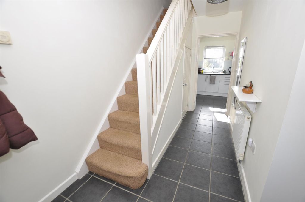 Property photo 2 of 14 Entrance Hall