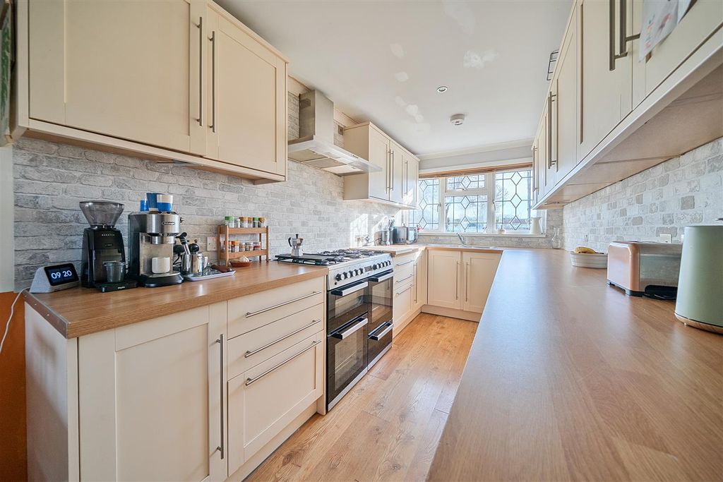 Property photo 2 of 17 Kitchen