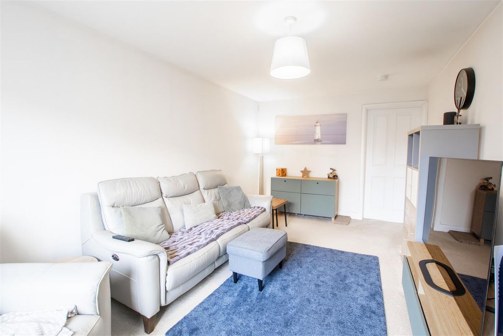 Property photo 3 of 16 Lounge-1.Jpg