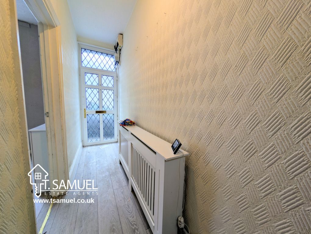 Property photo 2 of 28 Hallway