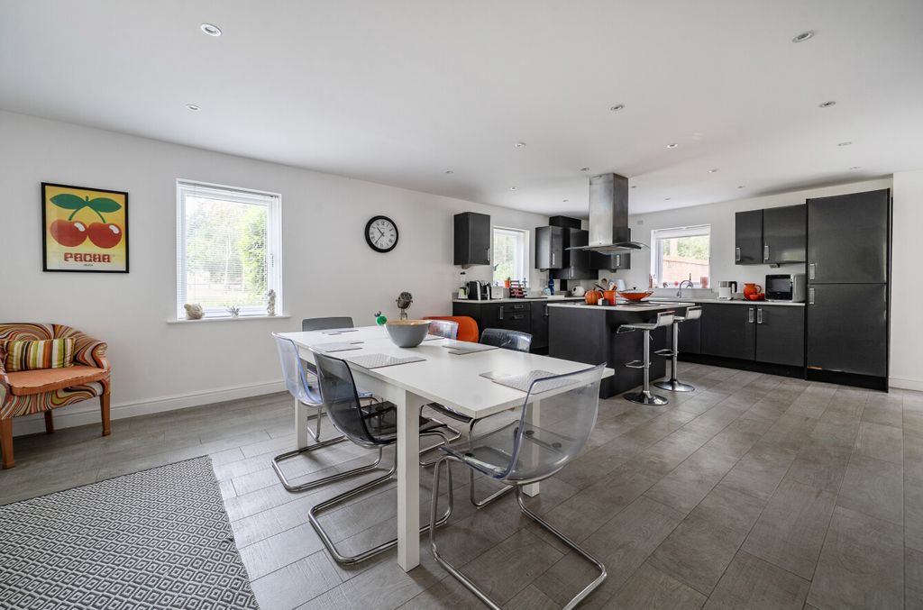 Property photo 3 of 20 1463490-3-6A19666...
