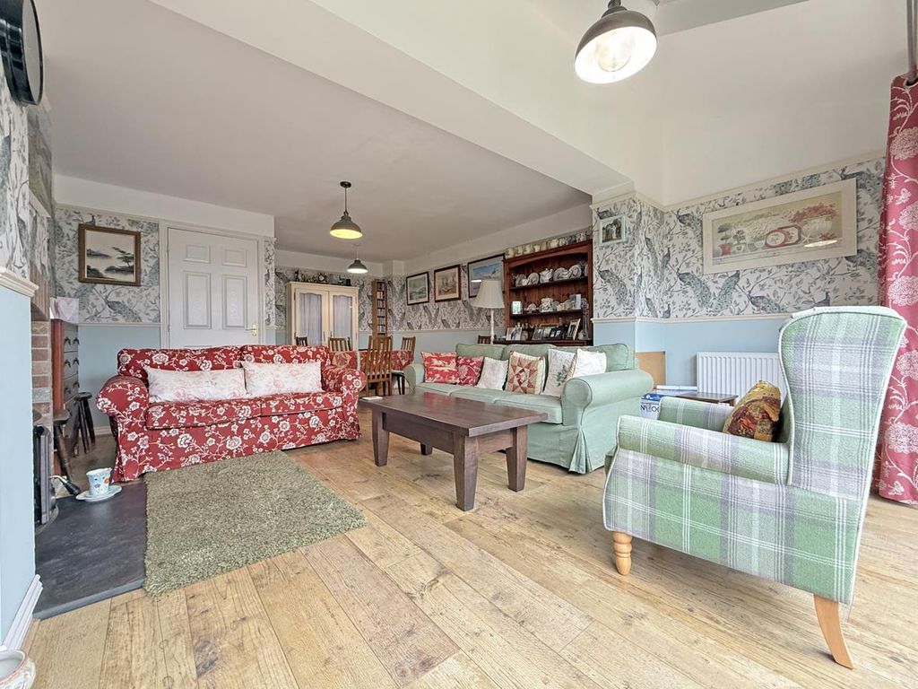 Property photo 2 of 19 Barlow Gardens 28 - Lounge Diner Two.Jpg