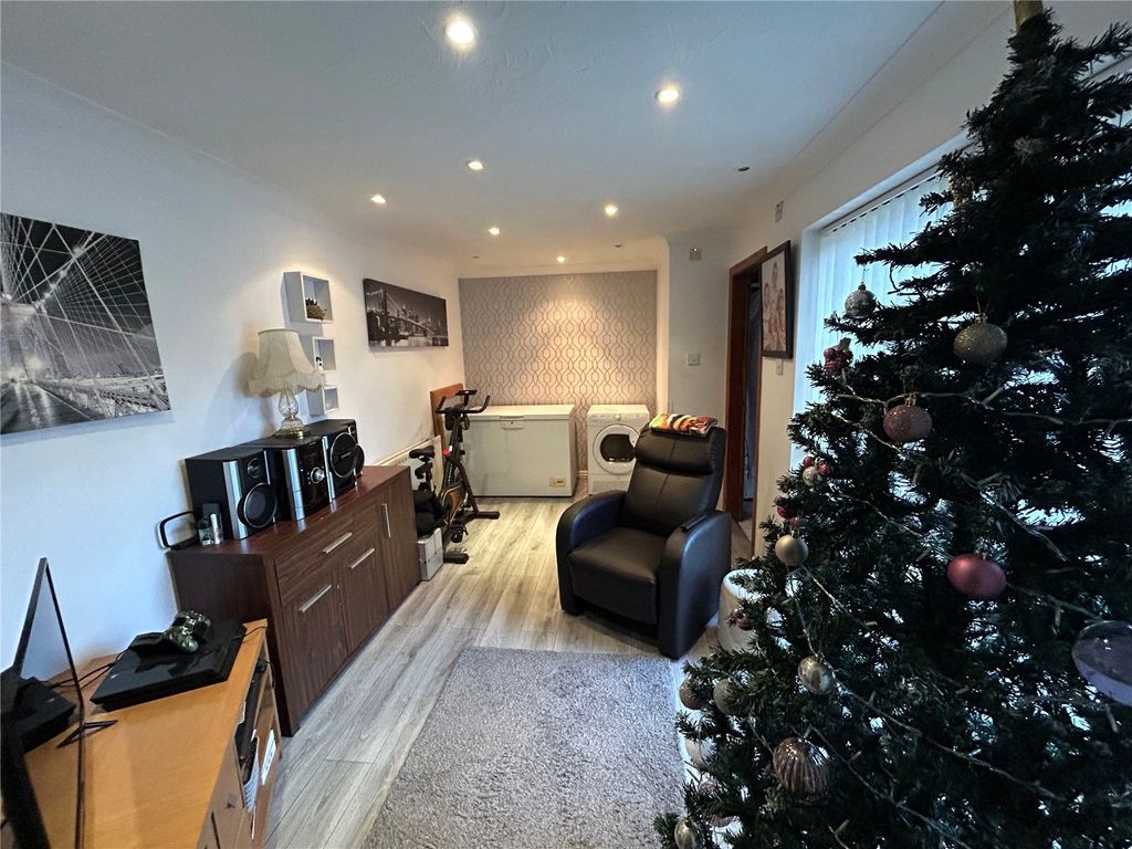 Property photo 3 of 11 Picture No. 15