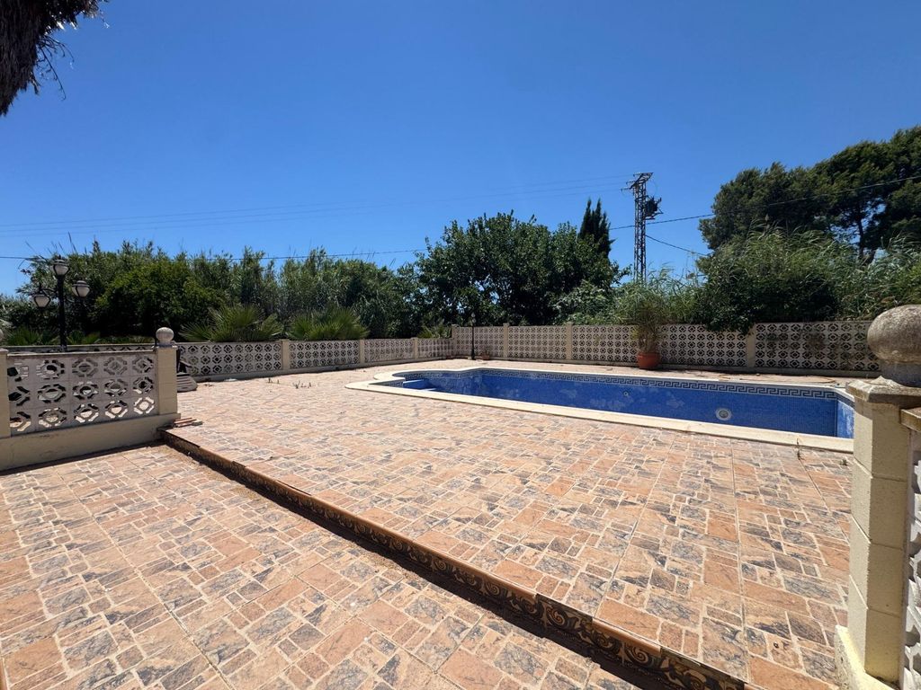 Property photo 2 of 46