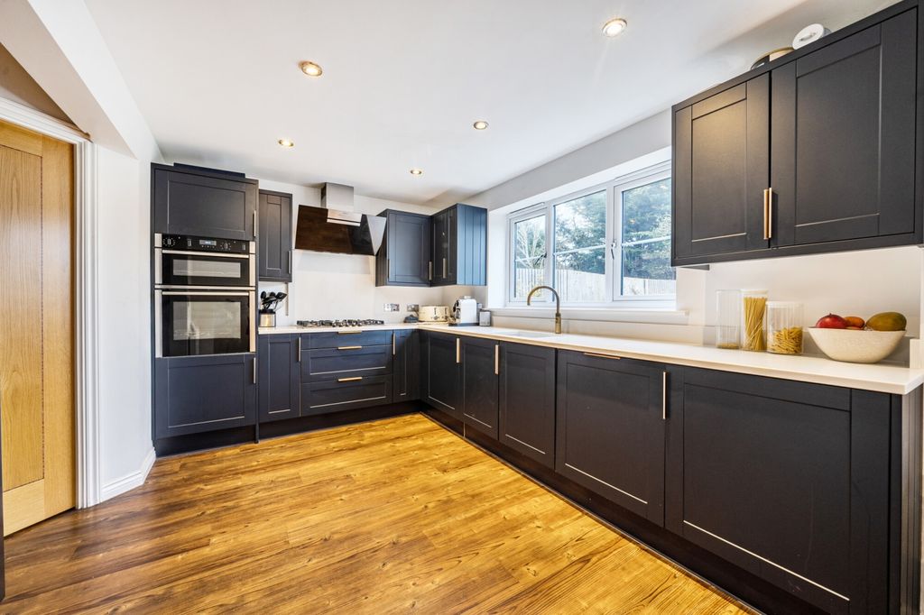 Property photo 2 of 17 1424369-15-69B004...