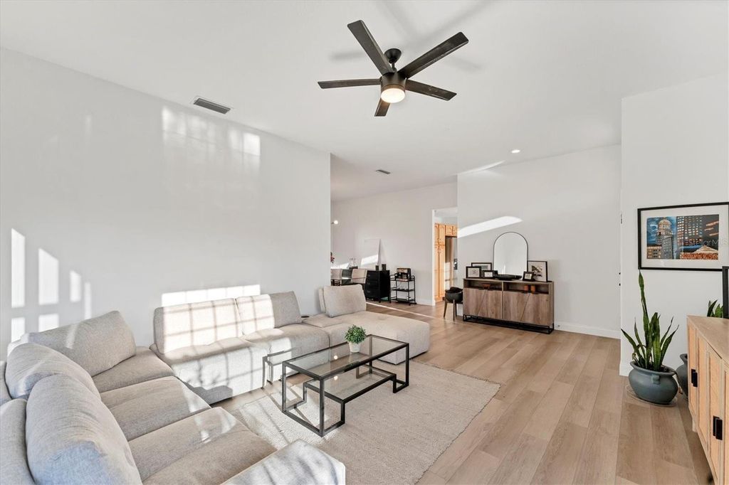 Property photo 3 of 19 <Alttext/>