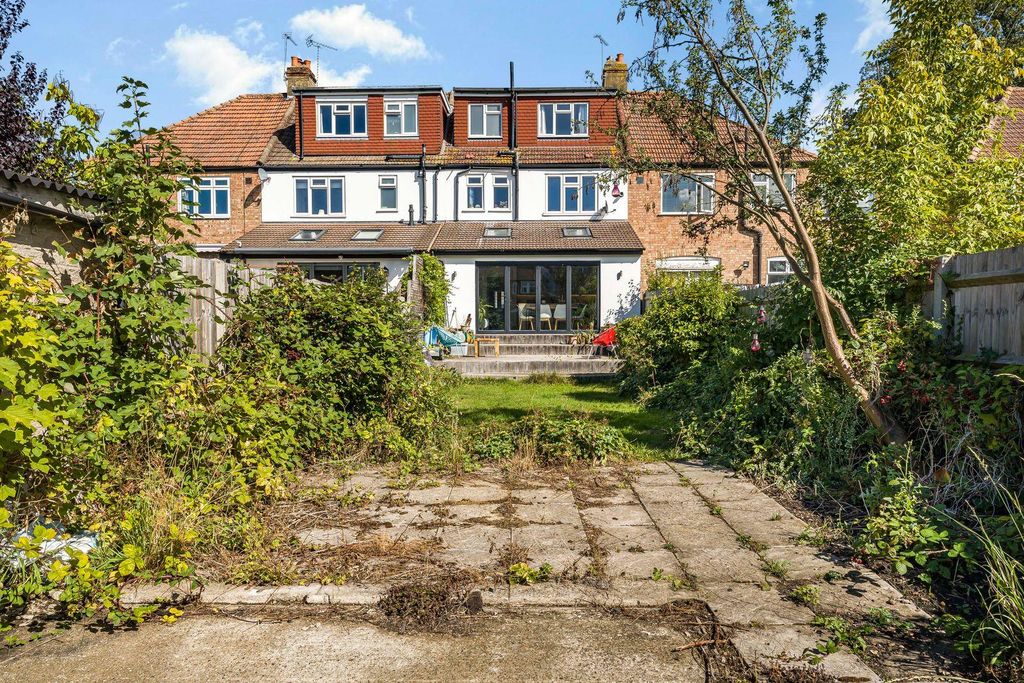 Property photo 3 of 12 Garden