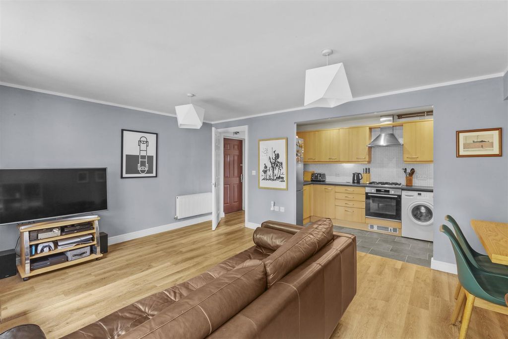 Property photo 3 of 14 22 Tom Evans Court, Coningsby Rd, Hp13 5Ff-9.Jpg
