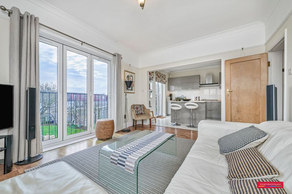 Property photo 2 of 25 Picture No. 23