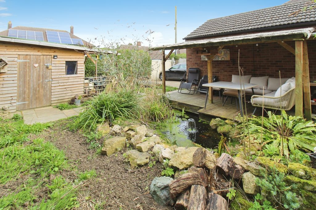 Property photo 2 of 27 Garden