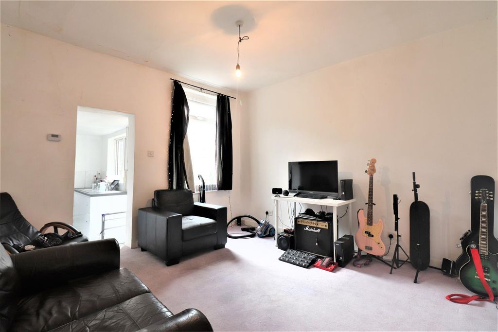 Property photo 2 of 10 Lounge