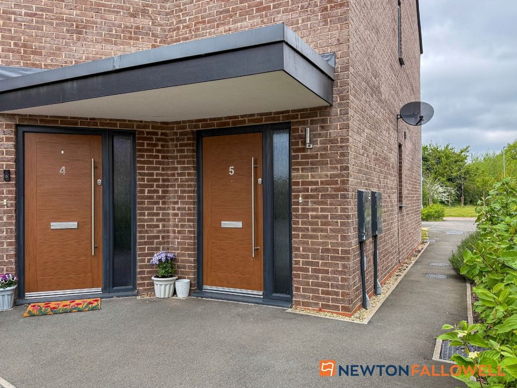 Property photo 2 of 14 Personal Entrance
