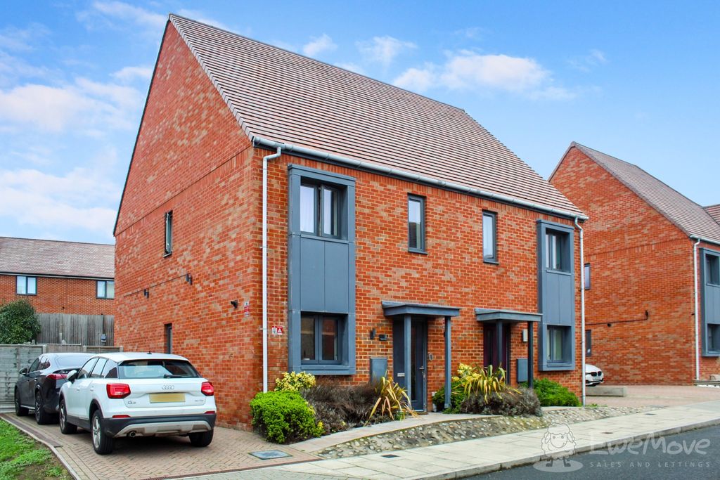 Property photo 1 of 12 Frontal