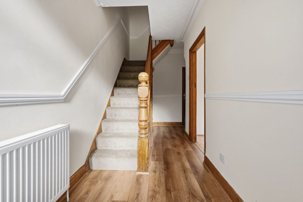 Property photo 3 of 17 5910472