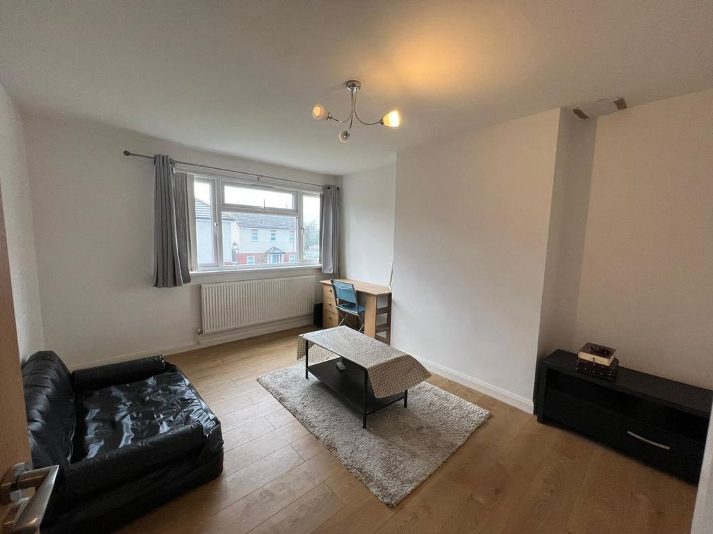 Property photo 2 of 6