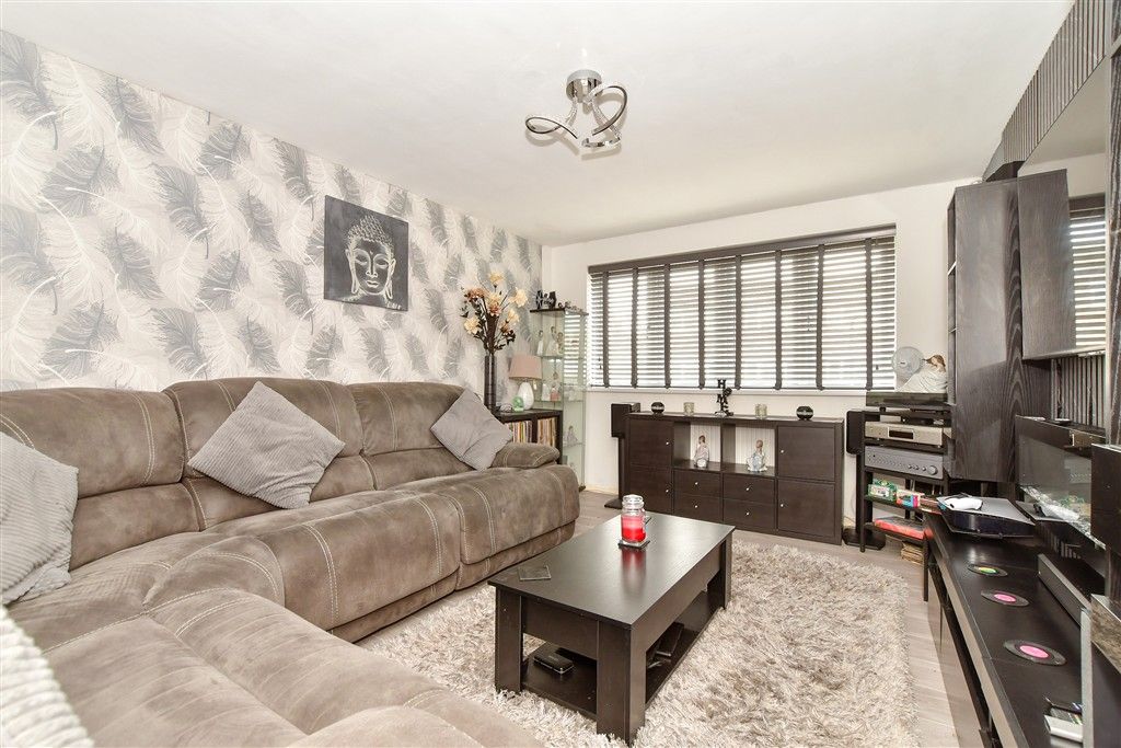 Property photo 2 of 10 Lounge