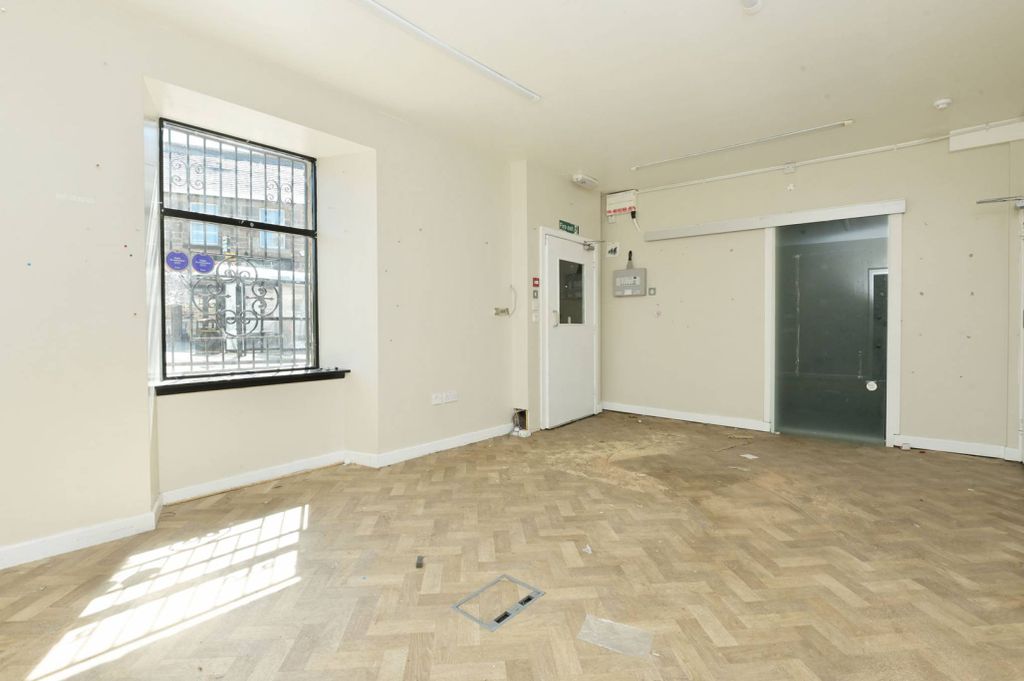 Property photo 2 of 26
