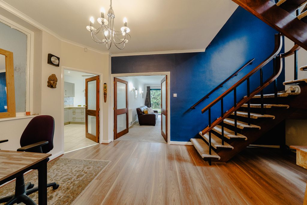 Property photo 2 of 27